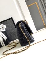 CC MEDIUM 22 FLAP BAG IN BLACK LAMBSKIN GOLD HARDWARE - Image 5
