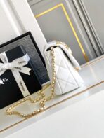 CC MEDIUM 22 FLAP BAG IN WHITE LAMBSKIN GOLD HARDWARE - Image 7