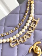 CC MEDIUM 22 FLAP BAG IN LIGHT PURPLE LAMBSKIN GOLD HARDWARE - Image 6