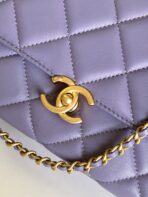 CC MEDIUM 22 FLAP BAG IN LIGHT PURPLE LAMBSKIN GOLD HARDWARE - Image 5