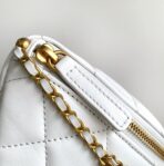 CC WAIST 24 BAG IN WHITE CALFSKIN WITH PEARL CHAIN AND GOLD HARDWARE - Image 8