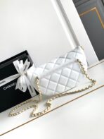 CC WAIST 24 BAG IN WHITE CALFSKIN WITH PEARL CHAIN AND GOLD HARDWARE - Image 3