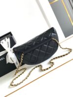CC WAIST 24 BAG IN BLACK CALFSKIN WITH PEARL CHAIN AND GOLD HARDWARE - Image 3