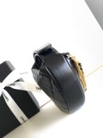 CC 16 MINI POUCH IN BLACK GRAINED CALFSKIN AND GOLD METAL - Image 10