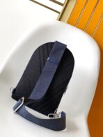 PILOT CROSSBAG 30 IN NAVY BLUE CALFSKIN - Image 6