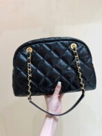 QUILTED BOWLING BAG 33 IN BLACK  GOLD HARDWARE - Image 10