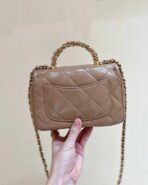FLAP BAG WITH TOP HANDLE 19 IN BROWN LAMBSKIN GOLD HARDWARE - Image 4