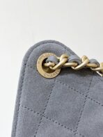 CC 25 HANDBAG 40 IN GREY SUEDE GOLD HARDWARE - Image 9