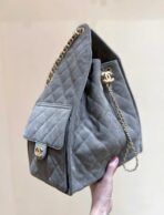 CC 25 HANDBAG 40 IN GREY SUEDE GOLD HARDWARE - Image 4