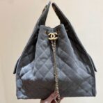 CC 25 HANDBAG 40 IN GREY SUEDE GOLD HARDWARE - Image 2