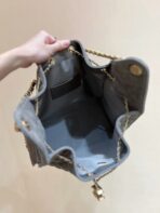 CC 25 HANDBAG 40 IN GREY SUEDE GOLD HARDWARE - Image 7