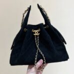 CC 25 HANDBAG 30 IN BLACK SUEDE GOLD HARDWARE - Image 2