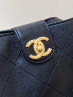 QUILTED SMALL HOBO BAG 27 IN BLACK  GOLD HARDWARE - Image 5