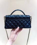 QUILTED FLAP BAG WITH HANDLE 20 IN BLACK LAMBSKIN GOLD PLATED METAL - Image 9