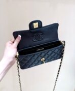 QUILTED FLAP BAG WITH HANDLE 20 IN BLACK LAMBSKIN GOLD PLATED METAL - Image 10