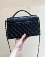 QUILTED FLAP BAG WITH HANDLE 26 IN BLACK LAMBSKIN GOLD PLATED METAL - Image 3