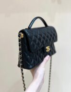 QUILTED FLAP BAG WITH HANDLE 26 IN BLACK LAMBSKIN GOLD PLATED METAL - Image 5