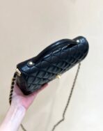 QUILTED FLAP BAG WITH HANDLE 26 IN BLACK LAMBSKIN GOLD PLATED METAL - Image 9