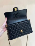 QUILTED FLAP BAG WITH HANDLE 26 IN BLACK LAMBSKIN GOLD PLATED METAL - Image 10