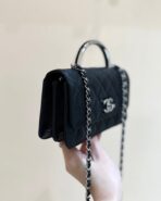 FLAP BAG WITH SILVER-TONE HANDLE 18 IN BLACK LAMBSKIN - Image 5