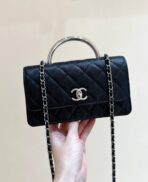 FLAP BAG WITH SILVER-TONE HANDLE 18 IN BLACK LAMBSKIN - Image 8
