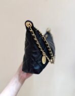 QUILTED HOBO SHOULDER BAG 26 IN BLACK GLOSSY - Image 5