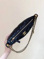 QUILTED HOBO SHOULDER BAG 26 IN BLACK GLOSSY - Image 6