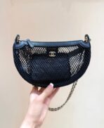 MESH POUCH 22 IN BLACK EFFECT LAMBSKIN WITH GOLD METALLIC - Image 4