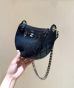 MESH POUCH 22 IN BLACK EFFECT LAMBSKIN WITH GOLD METALLIC - Image 9