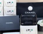 MESH POUCH 20 IN BLACK EFFECT LAMBSKIN WITH GOLD HARDWARE - Image 4