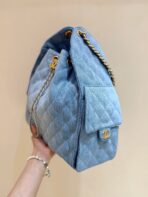 CC 25 HANDBAG 40 IN BLUE DENIM GOLD HARDWARE - Image 5