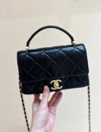 PEARL LIMITED EDITION FLAP BAG WITH HANDLE 20 IN BLACK - Image 7