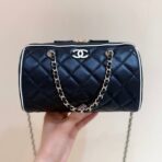 MEITO BOSTON MATELASSE CAVIAR SHOULDER HANDBAG 18 IN BLACK LAMBSKIN - Image 2