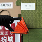 FULL-ZIP WALLET 19 IN ORANGE EMBOSSED - Image 4