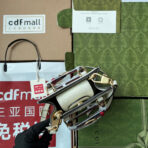 DIANA TOTE BAG 19 IN WHITE LAMBSKIN WITH BAMBOO HANDLE - Image 6