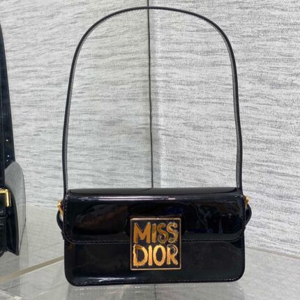 FLAP BAG 18 IN BLACK PATENT